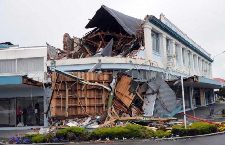 Naująją Zelandiją krečia stiprūs pakartotiniai smūgiai