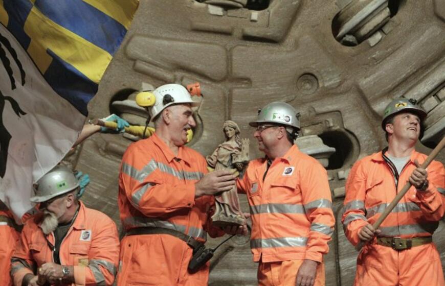 Šveicarijoje baigtas tiesti ilgiausias pasaulyje tunelis