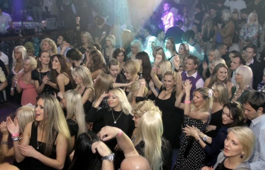 Į vieną vietą susitelkusios blondinės siekė pasaulio rekordo