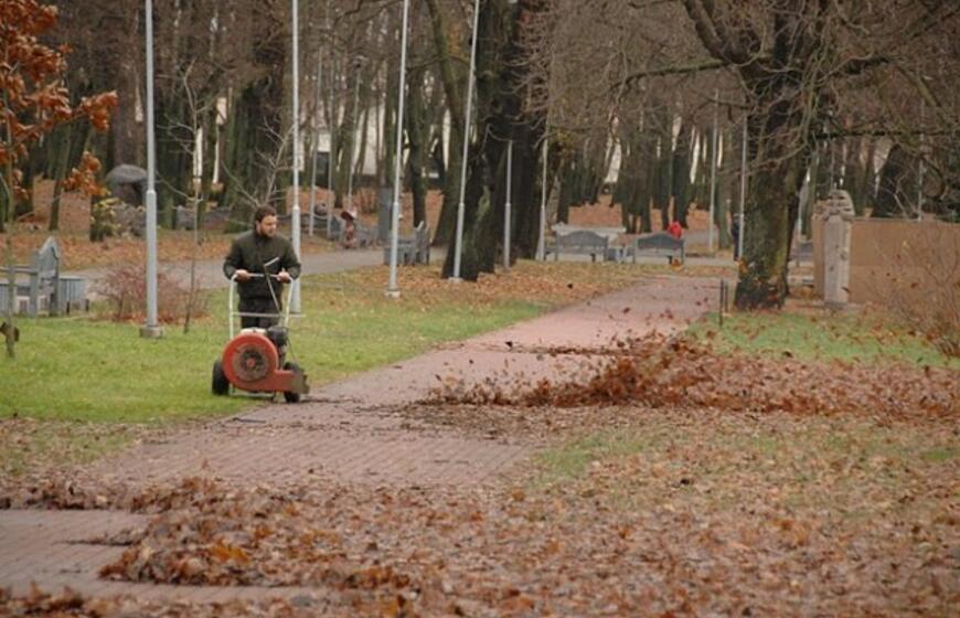 Klaipėdiečiai tvarkė Skulptūrų parką