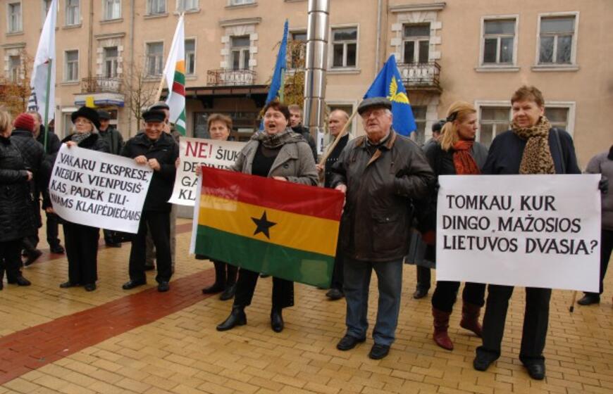 Mitingas prie "Vakarų ekspreso" redakcijos