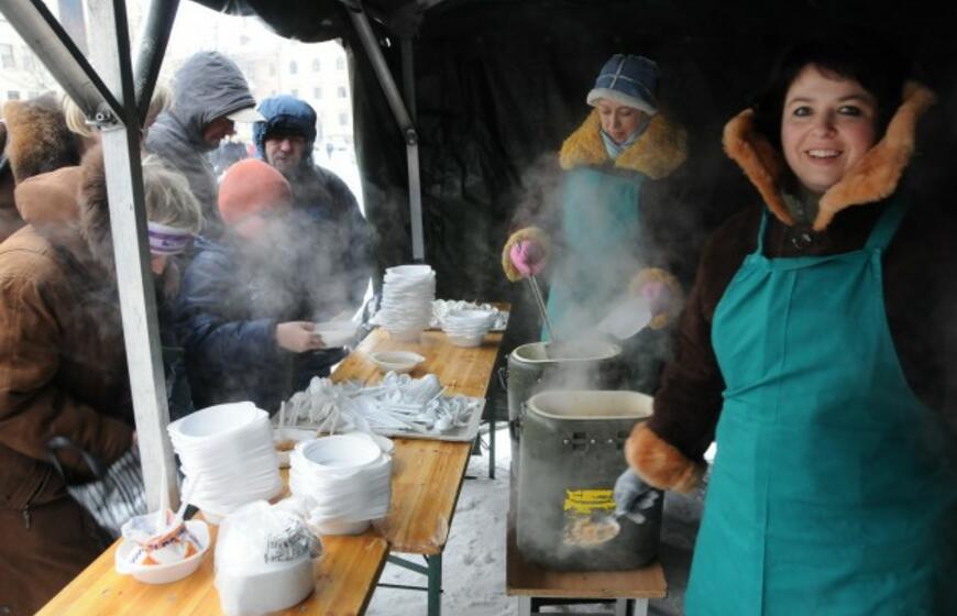 Miestiečiai pakviesti vaišintis koše ir žuviene