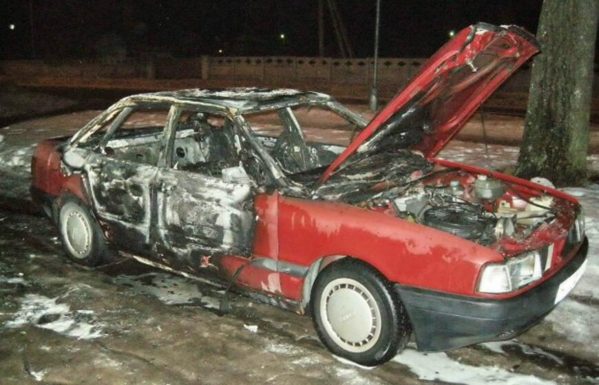 Marijampolėje padegti 7 automobiliai