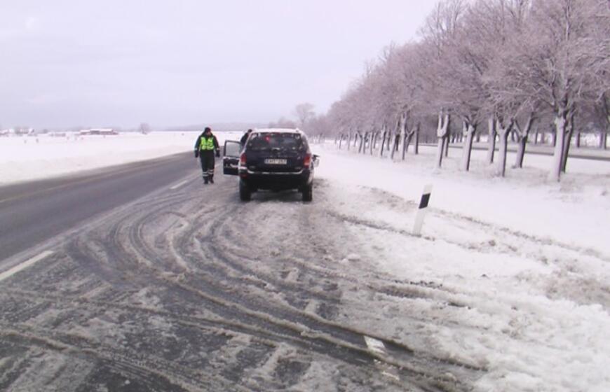 Kelyje Klaipėda-Palanga apvirto "Jeep"