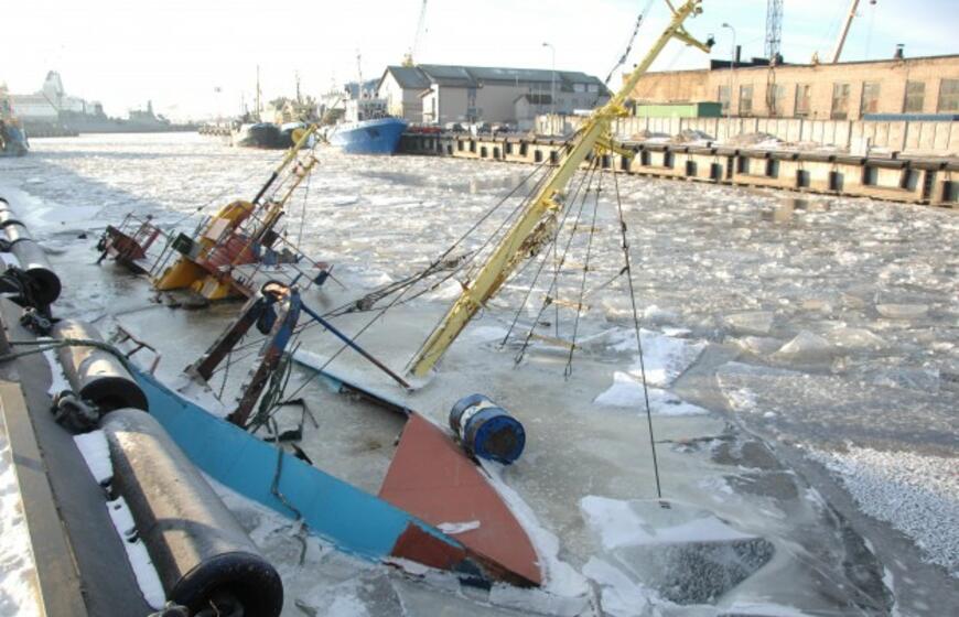 Uoste nuskendo senas žvejybos laivas