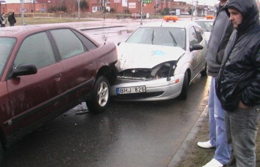 "Ford Focus" rėžėsi į Audi