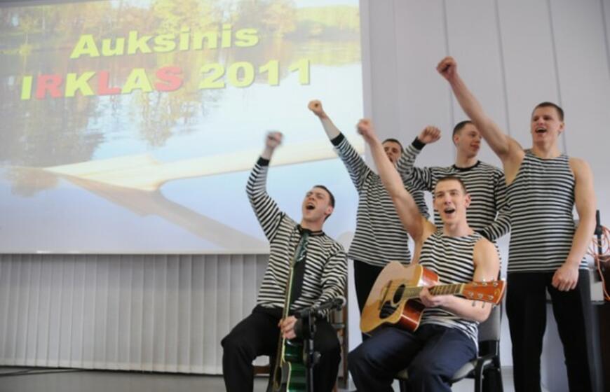 Būsimųjų jūrininkų šventė "Auksiniai irklai"