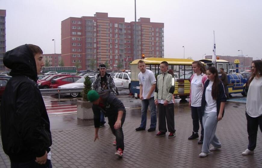 "Vilties bėgimas": tempiamas plytų vežimas