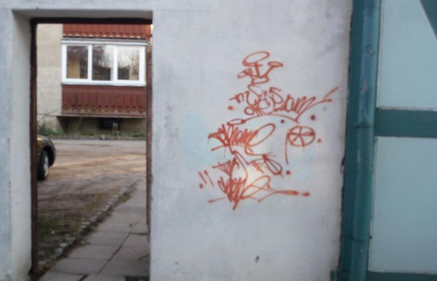 Grafičiai ant pastatų sienų