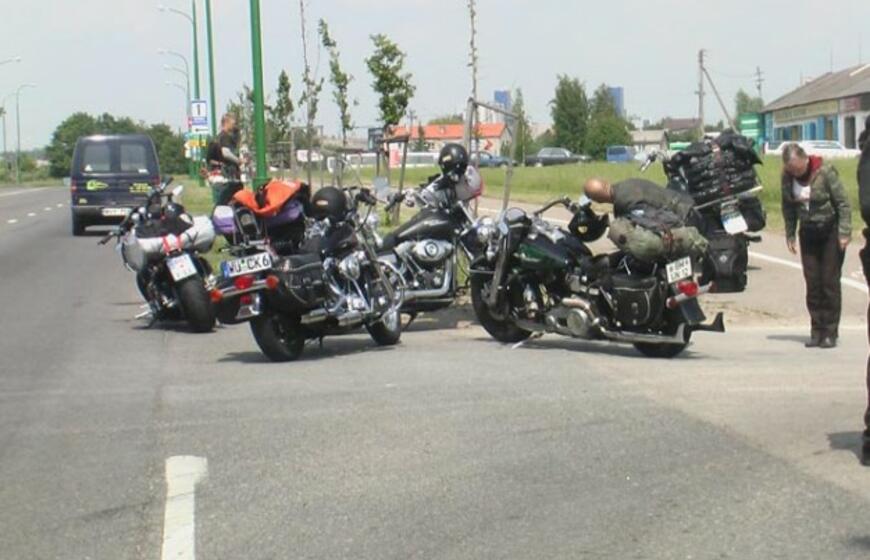 Šilutės plente partrenktas baikerio "Harley Davidson"