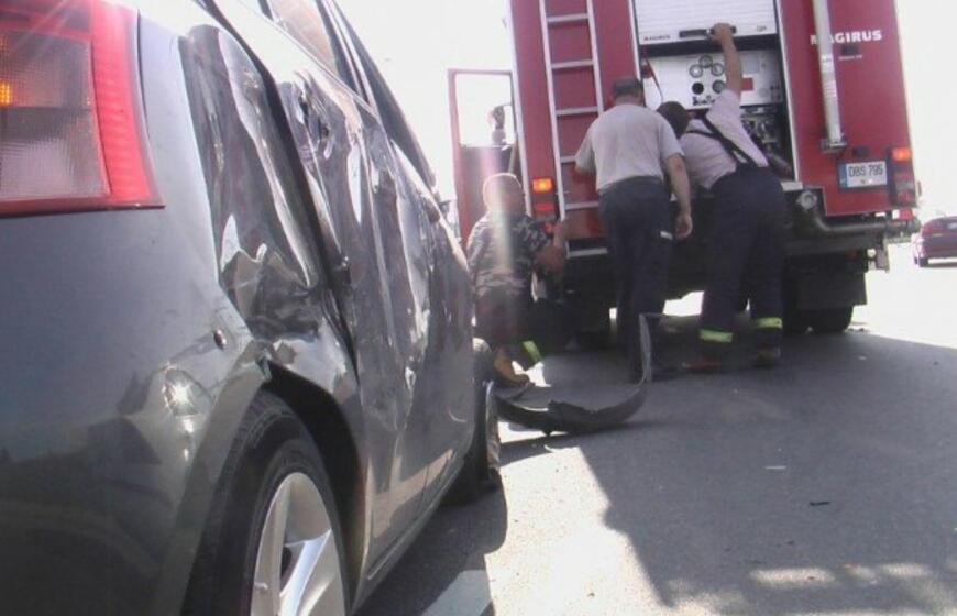 Į avariją pateko ugniagesių automobilis