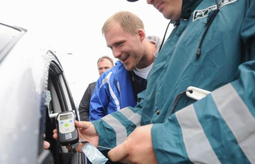 Neptūniečiai tikrino vairuotojų blaivumą