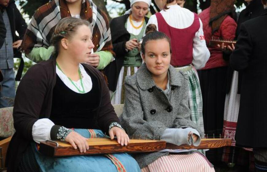 Juodkrantėje liepsnojo ugnies skulptūros