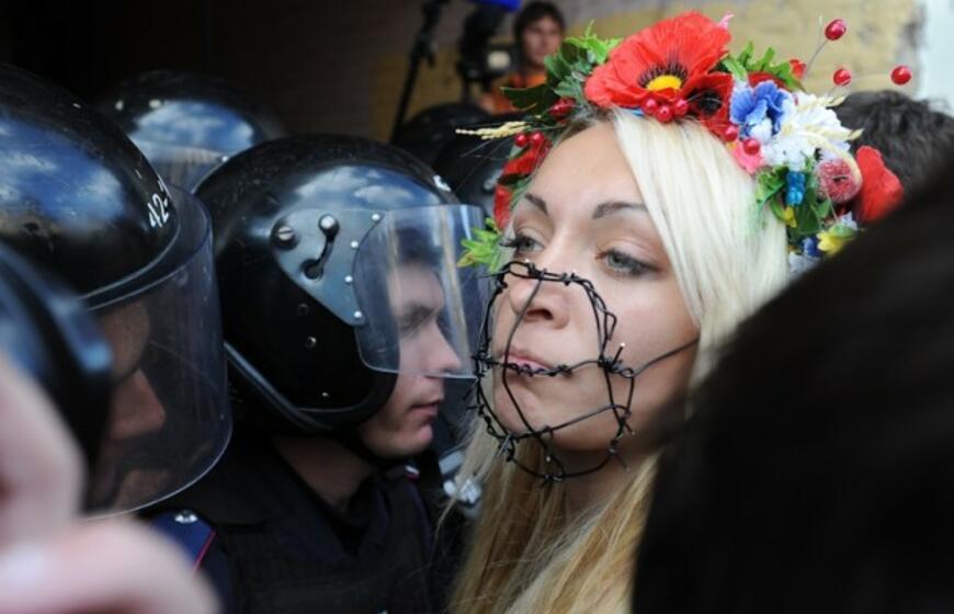 Už nuogas krūtis - į teismą