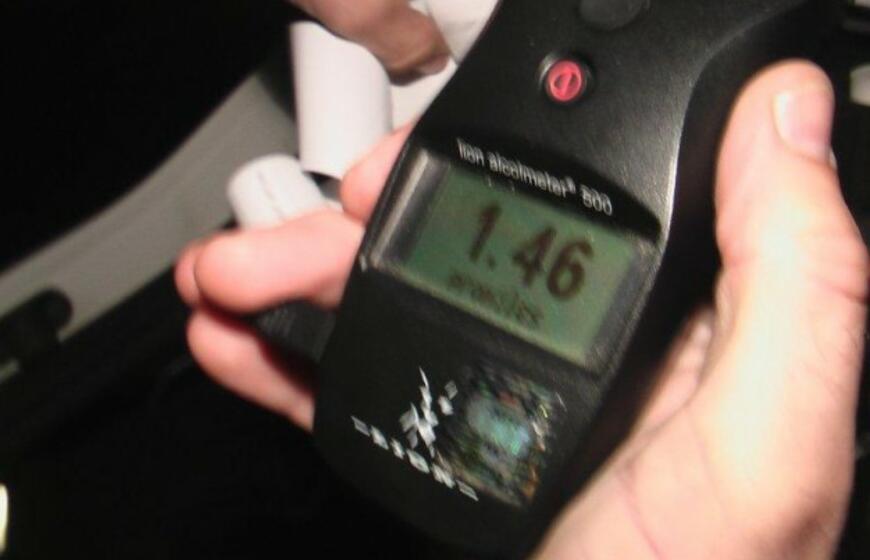 Girtas "Ford Mondeo" vairuotojas nespėjo sustoti