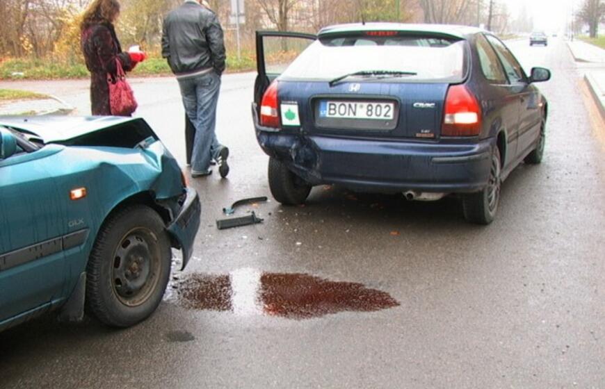 Susidūrė moterų vairuojami automobiliai