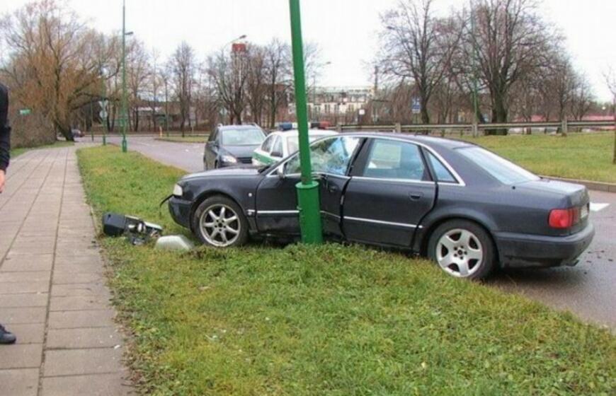 Į stulpą rėžėsi "Audi"