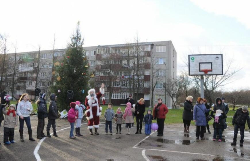 Uostamiestį papuošė dar viena Kalėdų eglutė