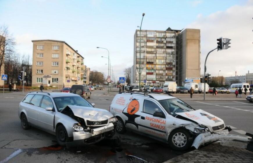 Avarija prie "Vėtrungės" pasažo