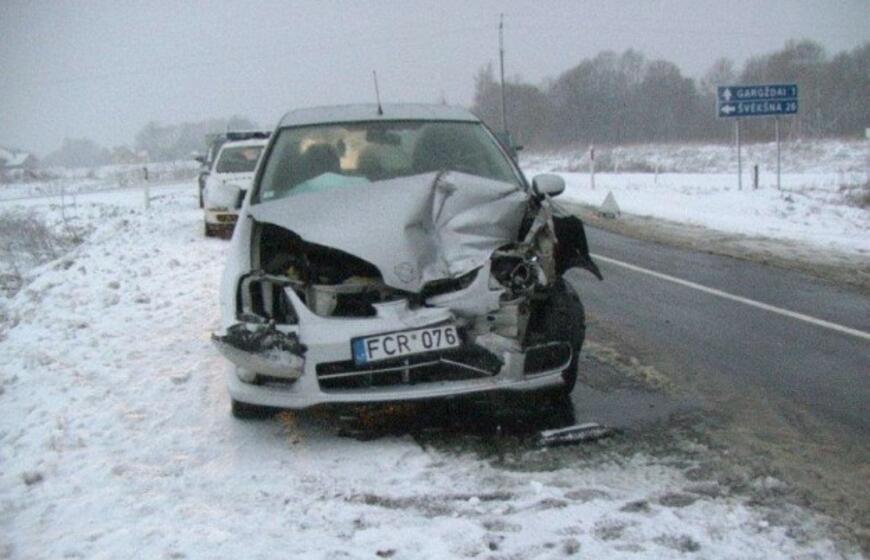 Sningant pasipylė avarijos