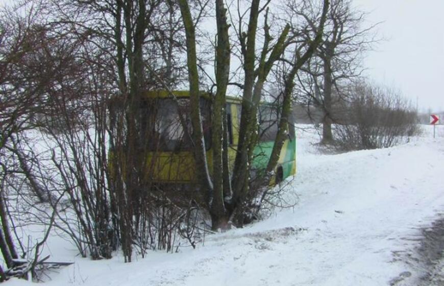 Autobuso avarija kelyje Plikiai-Jokūbavas