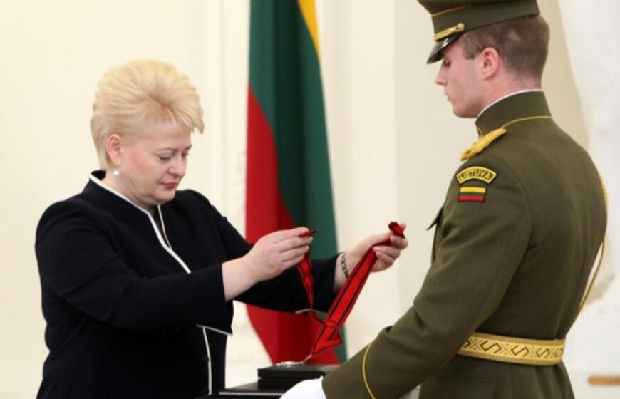 Prezidentė įteikė valstybės apdovanojimus