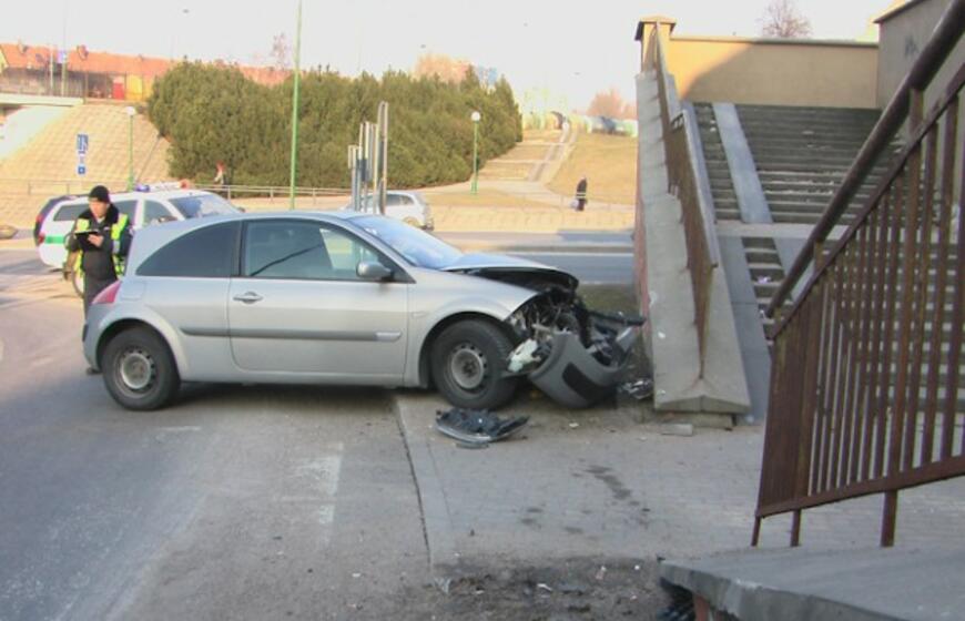 Merginai šventinę nuotaiką sugadino BMW