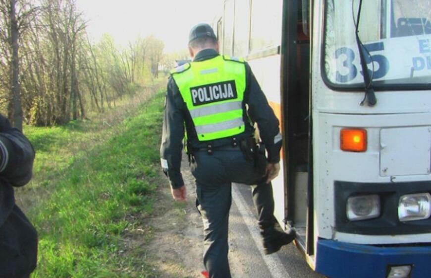 Didelis autobusas sukėlė didelę avariją