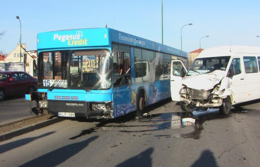 Blogas rytas pasirinkusiems viešąjį transportą