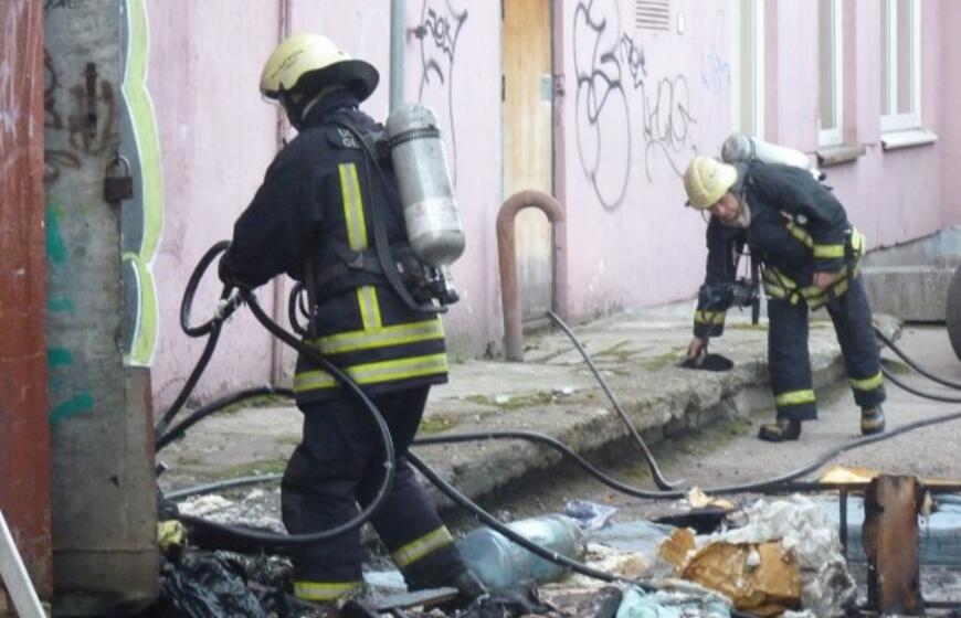 Klaipėdos centre degė sandėliukas