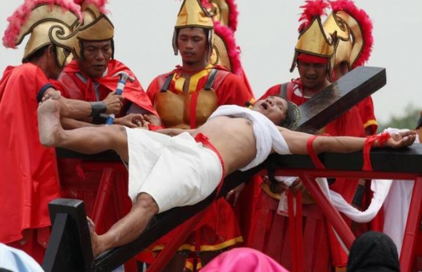 Filipinuose leidosi nukryžiuojami daugiau kaip 20 tikinčiųjų