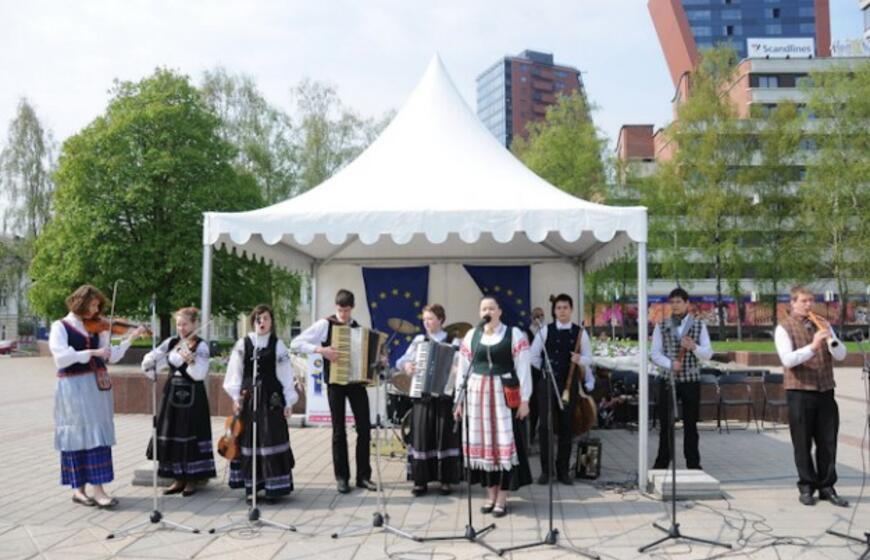 Atgimimo aikštėje susivienijo kartos