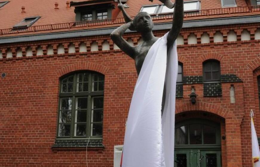 Klaipėdos universitete atidengta skulptūra "Polėkis"