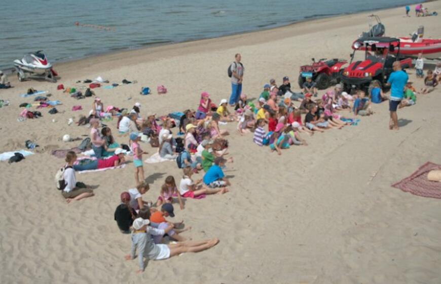 Melnragėje vaikai susipažino su gelbėtojo profesija