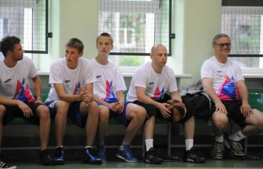 Olimpinė ugnis palydėta į kelionę