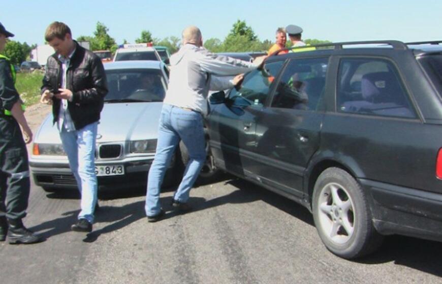Vokiškas derbis: vienas "Audi" sudaužė du "BMW"