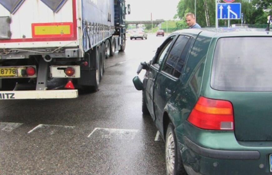 Vilkikas ir vėl prispaudė neatidų vairuotoją