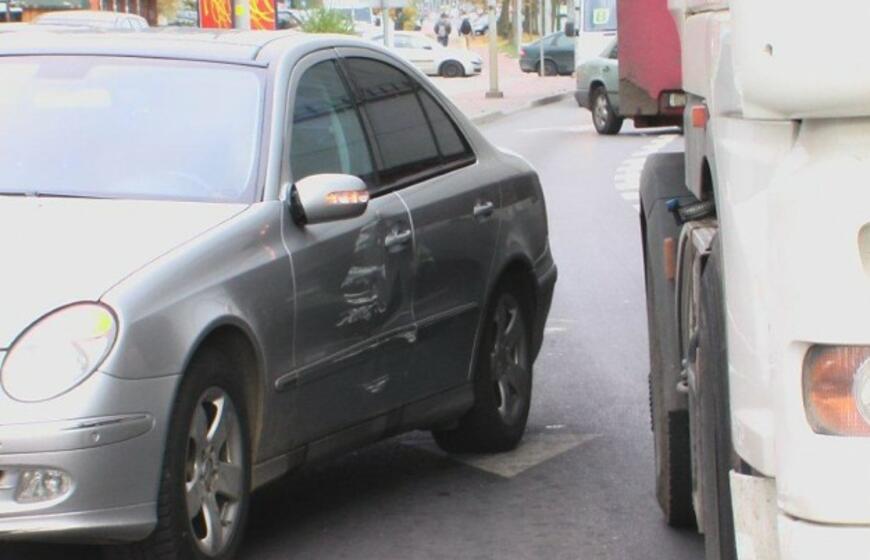 Valeros navigacija nepastebėjo "mažiuko" "Mercedes-Benz"