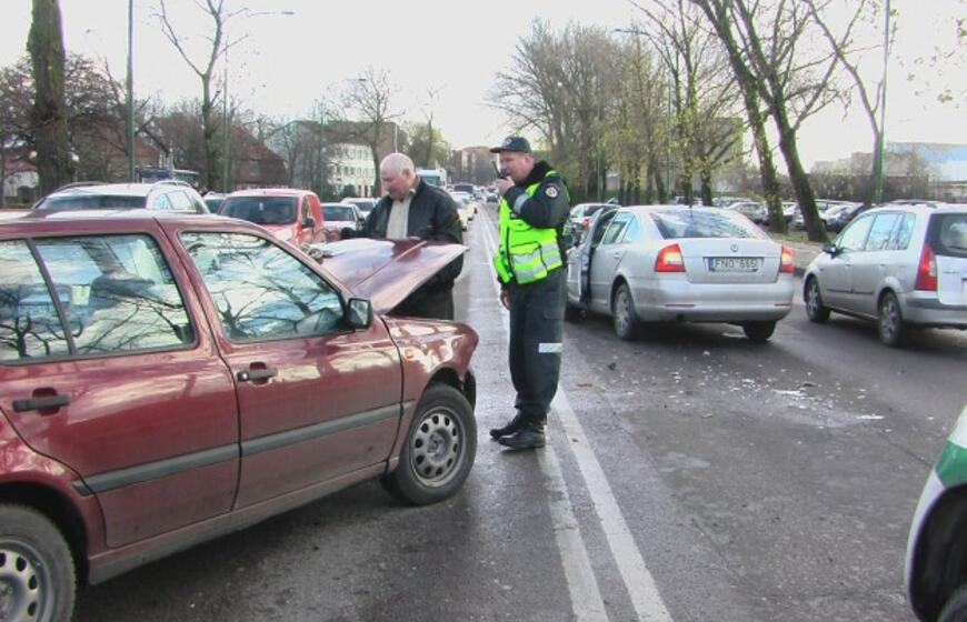 Po avarijos Pilies gatvėje - didelės spūstys