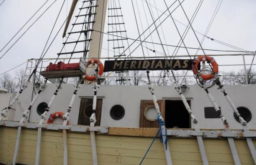 "Meridianas" iš vidaus