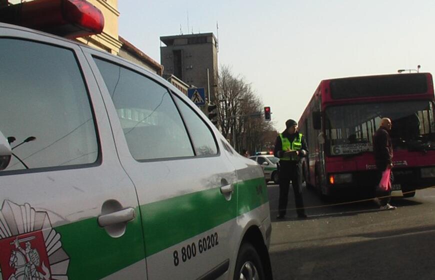 Klaipėdoje autobuso veidrodis kliudė merginos galvą