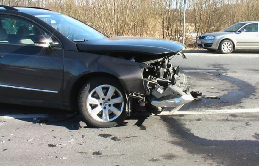 Svečius skolintu automobiliu vežiojęs jaunuolis - ligoninėje