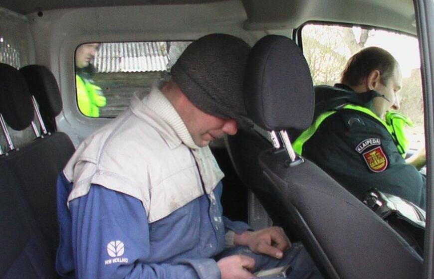 Girtas įvairavo į kaimynės garažą