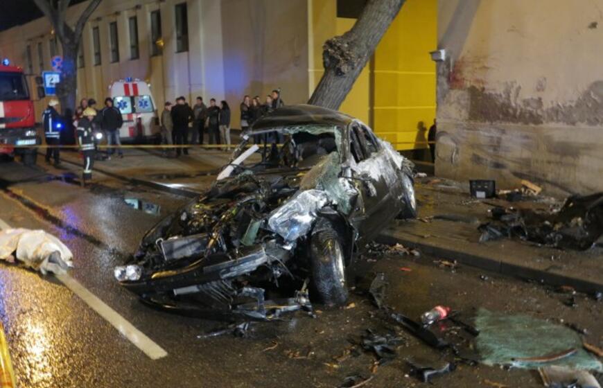 Kraupi avarija miesto centre: du žuvo, vienas sunkiai sužeistas