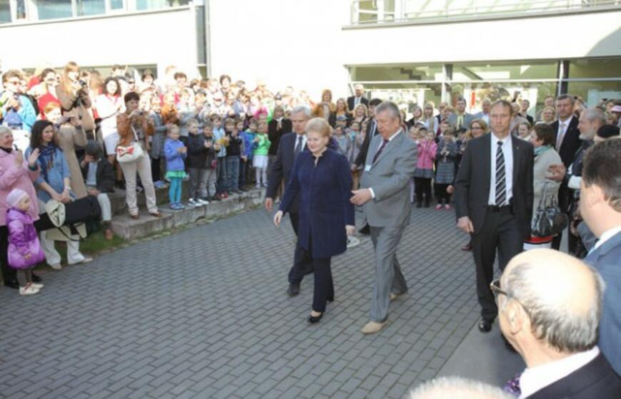 Prezidentė atidengė pirmąjį pasaulyje paminklą kalbai