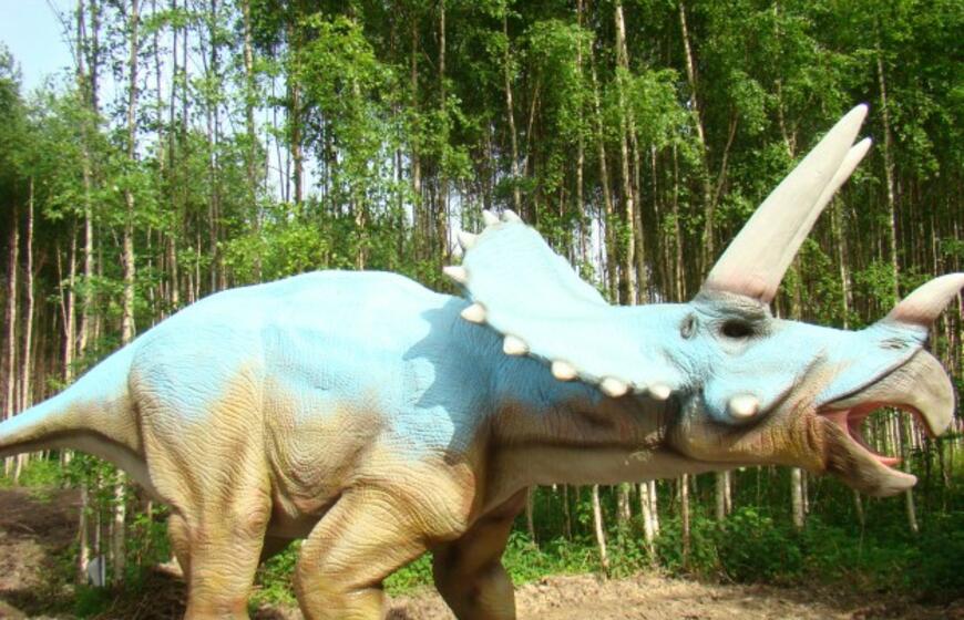 Radailiuose duris atvers dinozaurų parkas