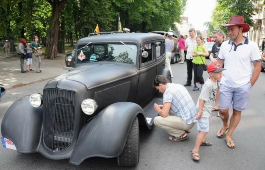 Jūros šventė 2013. Senovinių automobilių paradas