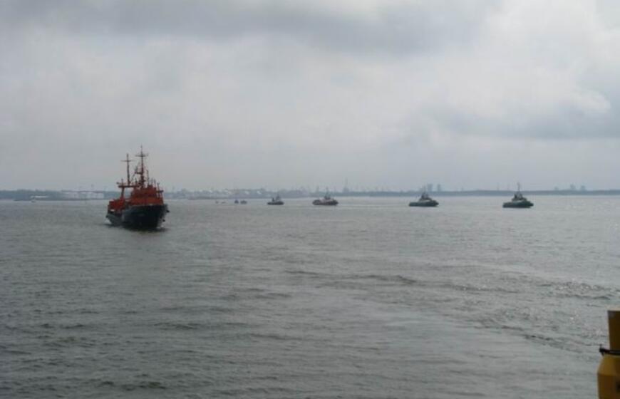 Jūros šventė 2013. Vainikų nuleidimas jūroje