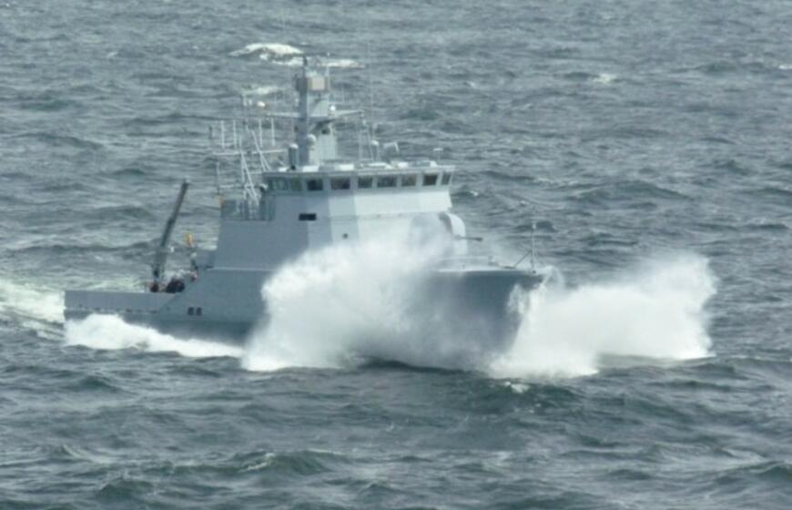 Kariškiai gesino gaisrą civiliniame laive