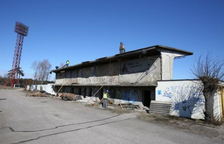 Klaipėdos stadione griaunama VIP tribūna